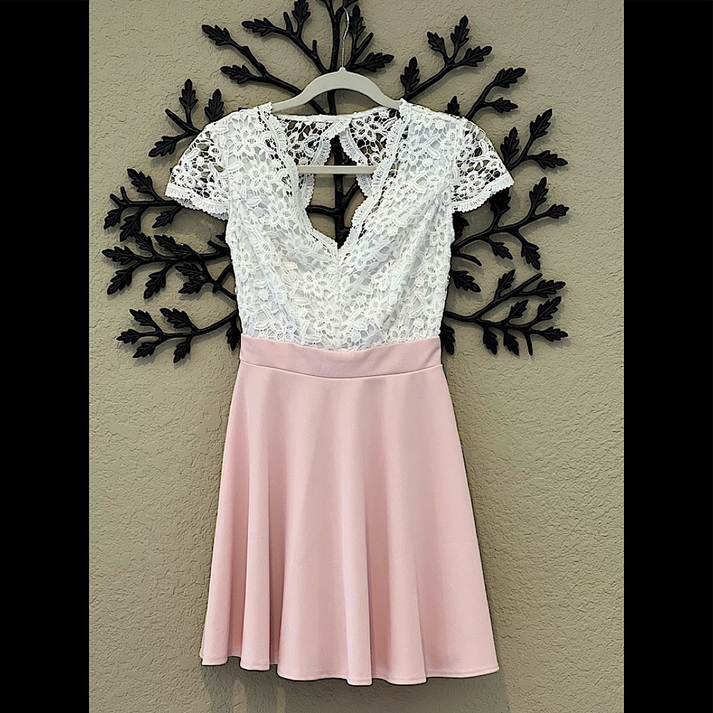 B.Darlin Cap Sleeve Scalloped V-neck Crochet Lace Bodice Skater Dress Size 1